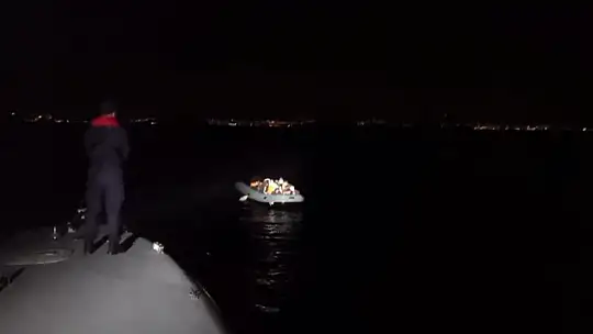 51 düzensiz göçmen yakalandı, 1 göçmen kaçakçısı gözaltı