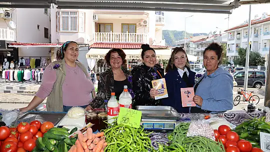 Kadınlara Hem Broşür Hem Çiçek