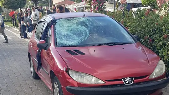 Otomobilin çarptığı kadın hayatını kaybetti