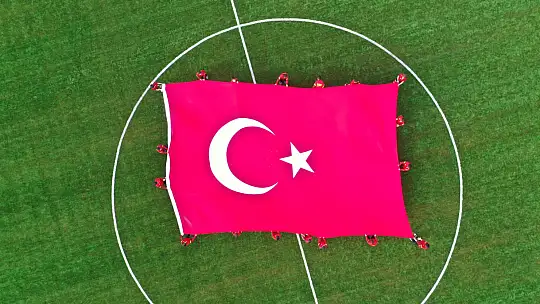 Turgutreis'e uluslararası standartlarda futbol sahası