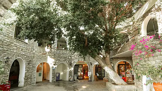 Bodrum Gıda Çarşısı Özgün Yapısıyla Hizmet Veriyor