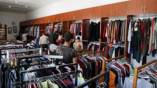 El Ele Butik Dayanışma Merkezi'nden ihtiyaç sahiplerine Yardım