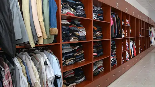 El Ele Butik Dayanışma Merkezi'nden ihtiyaç sahiplerine Yardım