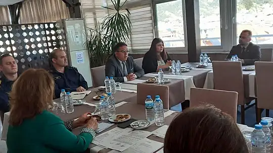 Kaymakam Kaya, Marmaris'te muhtarlar ile toplantı yaptı