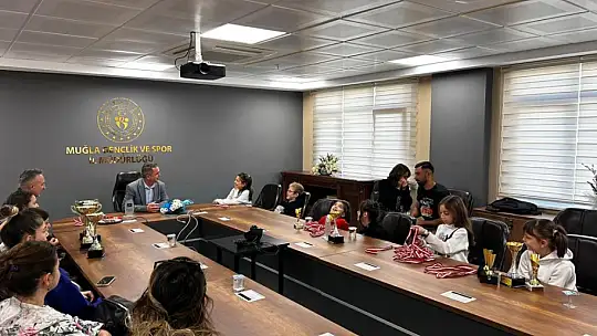 Gençlik Spor Muğla Müdürü Tenis Şampiyonları ile bir araya geldi
