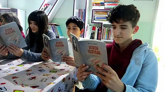 Öğrencilerine örnek olmak için kitap yazdı
