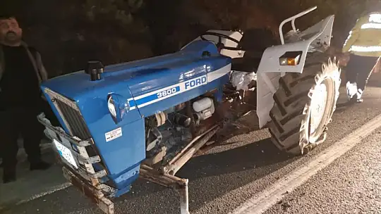 Kamyonun Traktöre Arkadan Çarpması Sonucu 1 Kişi Yaralandı