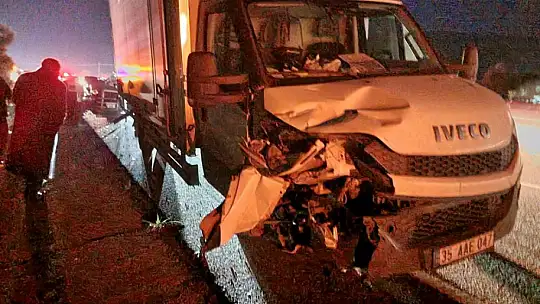 Kamyonun Traktöre Arkadan Çarpması Sonucu 1 Kişi Yaralandı
