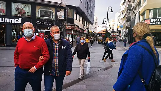 Marmarisliler 56 saatlik kısıtlama öncesi açık havada yürüyüş yaptı