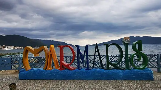 Marmarisliler 56 saatlik kısıtlama öncesi açık havada yürüyüş yaptı