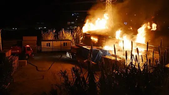 Bodrum'da pelet fabrikası alev alev yandı