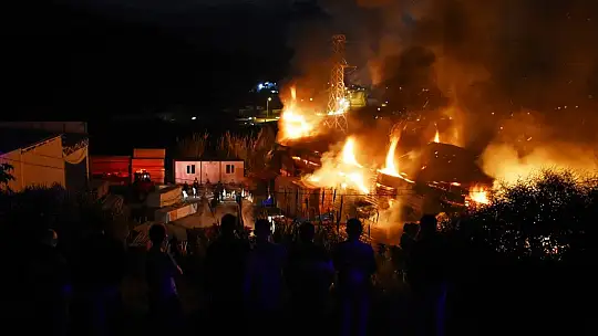 Bodrum'da pelet fabrikası alev alev yandı