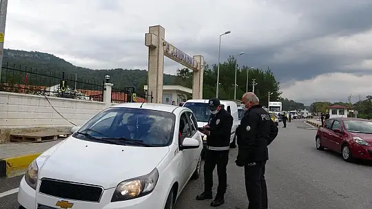 Marmaris'te yeni yıl öncesi trafik yoğunluğu yaşanıyor