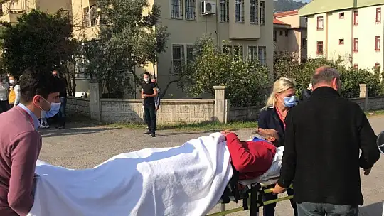  Fethiye'de otomobille minibüs çarpıştı: 2 yaralı