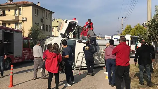  Fethiye'de otomobille minibüs çarpıştı: 2 yaralı