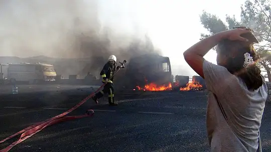 Ekmek teknelerinin yanışını gözyaşları içinde izlediler