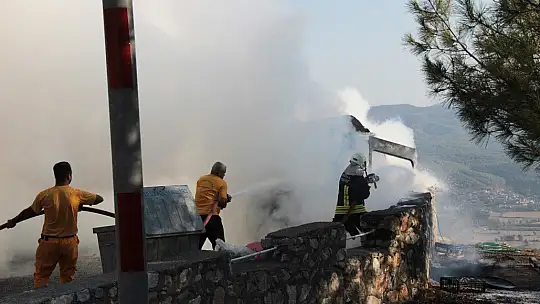 Ekmek teknelerinin yanışını gözyaşları içinde izlediler