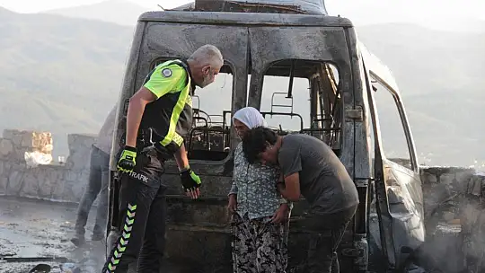 Ekmek teknelerinin yanışını gözyaşları içinde izlediler