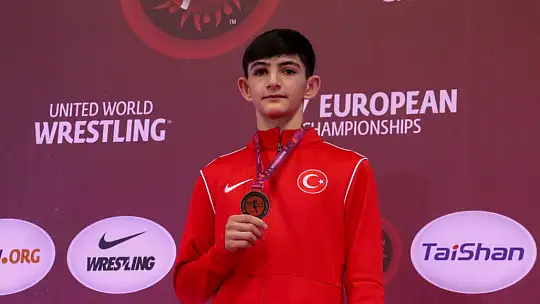 Güreşçi Sarp, Avrupa üçüncüsü oldu