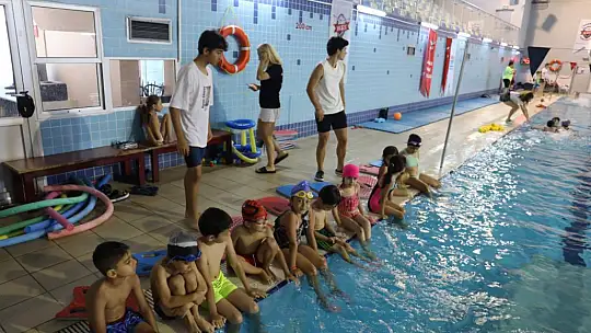 Çocukları sanatla, sporla ve bilimle buluşturdu