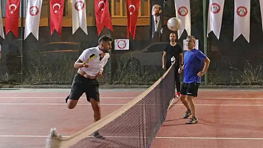 Ayak tenisi turnuvasında ödüller sahiplerini buldu