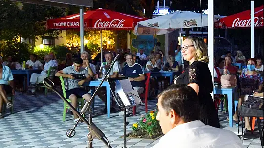 Müzikli Fethiye Akşamları Aysun Karasaçlı ile devam etti