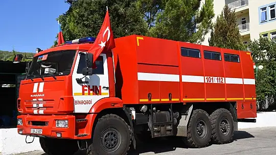 Azerbaycanlı ateş savaşçılarına Türk milli takım forması hediye edildi