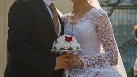 Azerbaycanlı gazetecinin meslek aşkı, balayını bırakıp Türkiye'ye yangına koştu