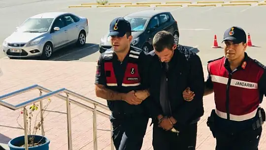 AZILI HIRSIZ, JANDARMADAN KAÇAMADI