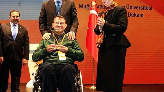 Azmi ile örnek oldu