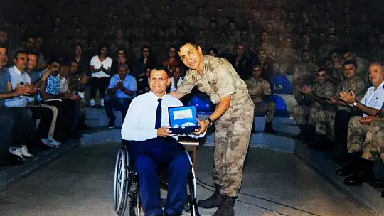 Azmi ile örnek oldu