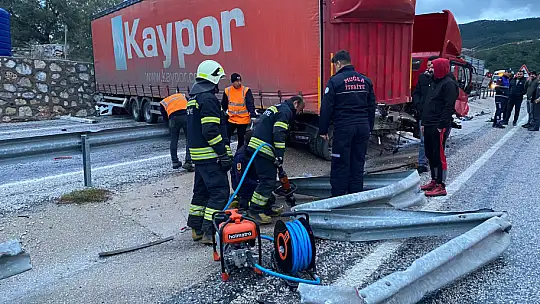 TIR VE OTOMOBİL ÇARPIŞTI