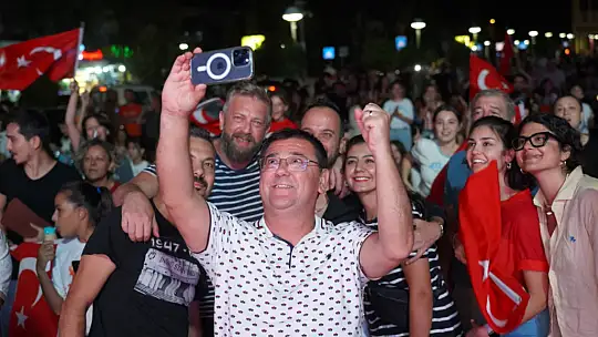 Şampiyonluk Coşkusu Atapark'ta Yaşandı