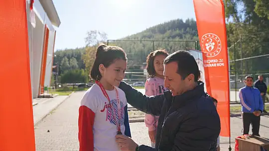 SEYDİKEMER BÜYÜK ATATÜRK KOŞUSU'NDA DERECEYE GİRENLER ÖDÜLLENDİRİLDİ