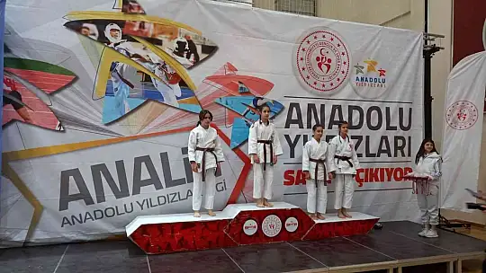 Babasının antrenörlüğünde genç sporcu hedefine ilerliyor