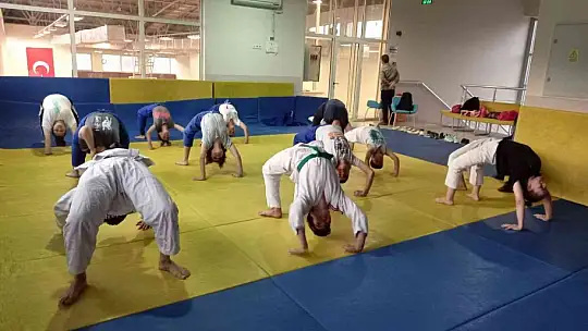 Babasının antrenörlüğünde genç sporcu hedefine ilerliyor