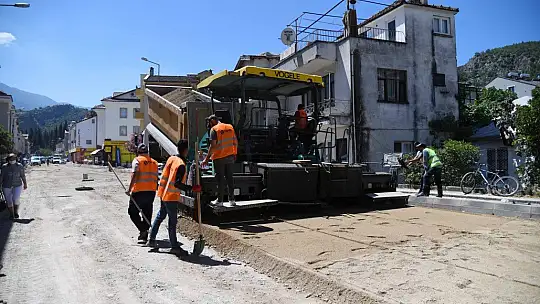 Baha Şıkman Caddesi'nde asfalt çalışmaları başladı