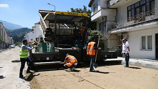 Baha Şıkman Caddesi'nde asfalt çalışmaları başladı