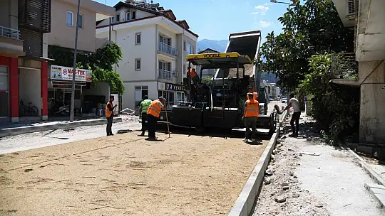 Baha Şıkman Caddesi'nde asfalt çalışmaları başladı