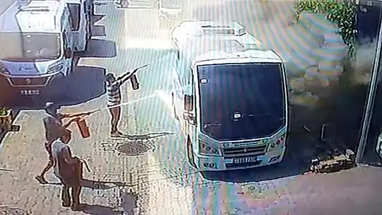 Bakıma getirilen minibüste yangın çıktı