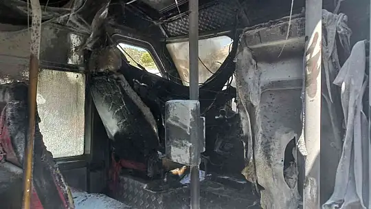 Bakıma getirilen minibüste yangın çıktı