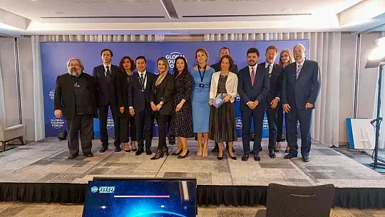 Başkan Aras Brüksel'deki forum'da Türkiye'yi temsil etti