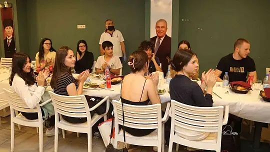 Başkan Atay yabancı öğrencilerle bir araya geldi