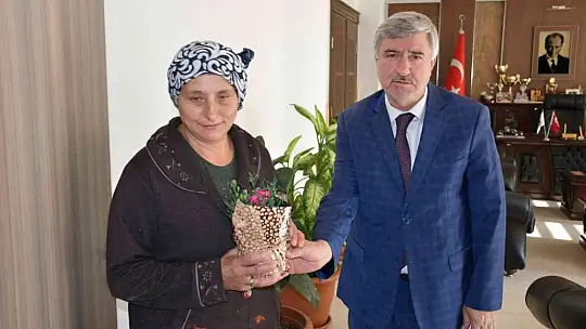 Başkan Ceylan Anneler Günü'nü unutmadı