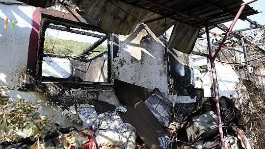 Başkan Gümüş'ten evi yanan aileye yardım sözü