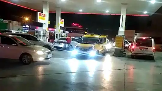 Benzin İstasyonlarında Zam Kuyruğu