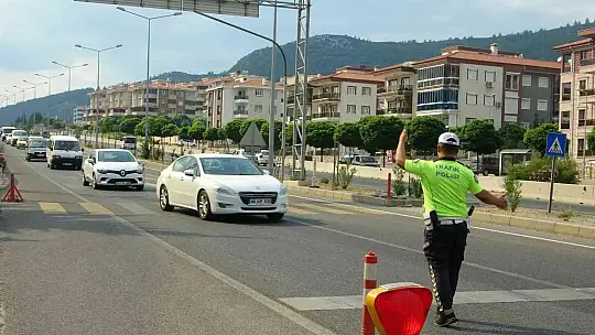 Bayram öncesi yolculara trafik kuralları ve emniyet kemeri uyarısı