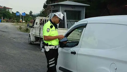 Bayram öncesi yolculara trafik kuralları ve emniyet kemeri uyarısı