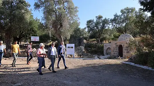 Vali Akbıyık, Beçin Antik Kenti'nde incelemelerde bulundu