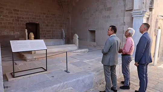 Vali Akbıyık, Beçin Antik Kenti'nde incelemelerde bulundu